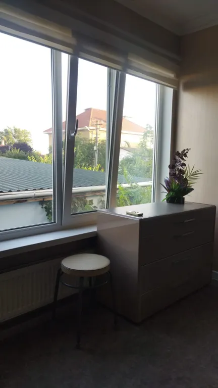 Дом с уютным двориком в тихом районе