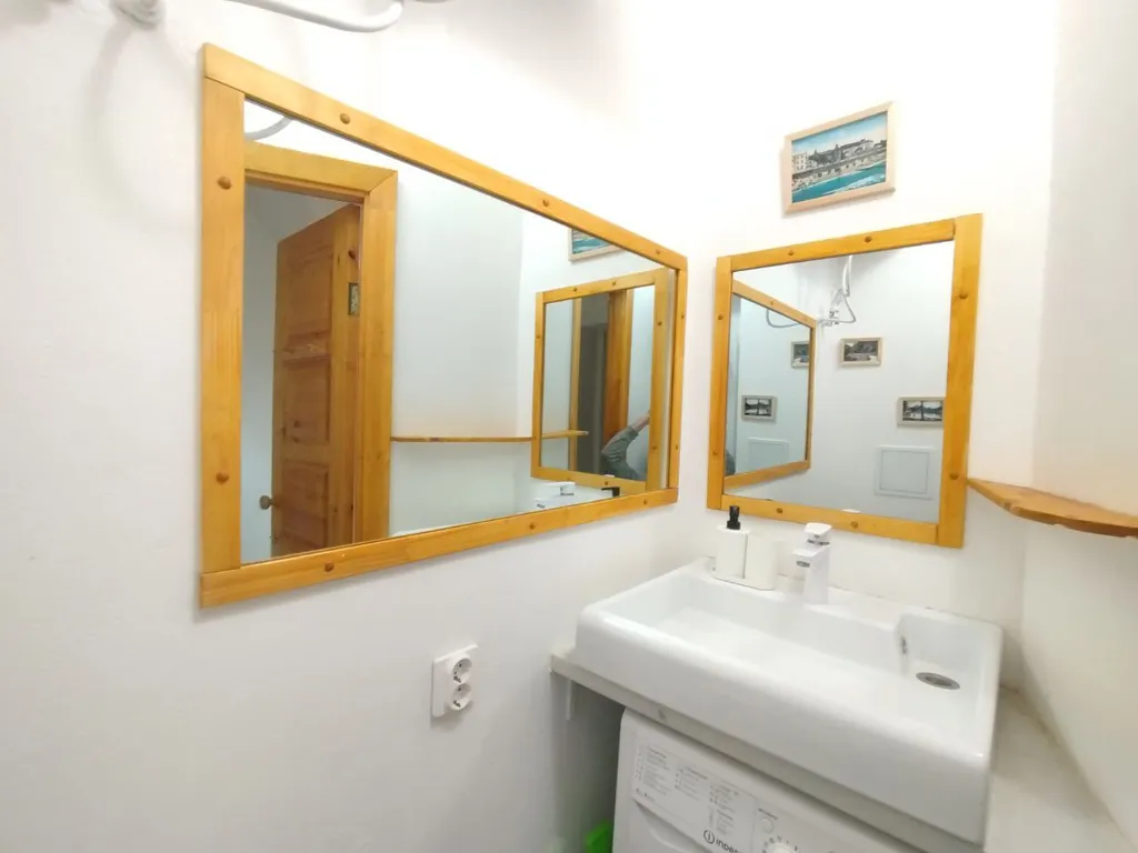 Квартира в 1 минуте от моря и Розы Ветров, в центре старого города