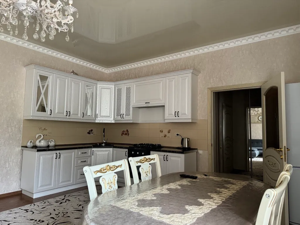 Уютный домик в сказочном месте