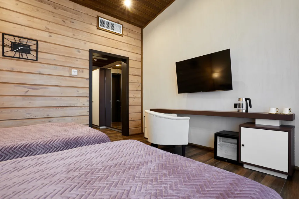 Дизайнерский номер с панорамным видом на озеро для двоих