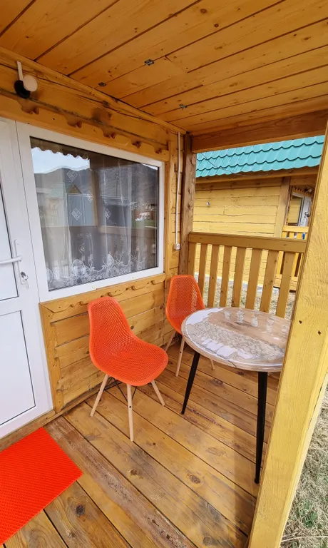 Двухместный домик с двухспальной кроватью и удобствами на территории