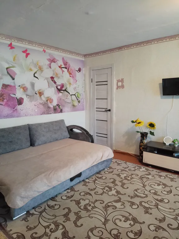 Уютная двухкомнатная квартира в центре города. Балкон застеклён