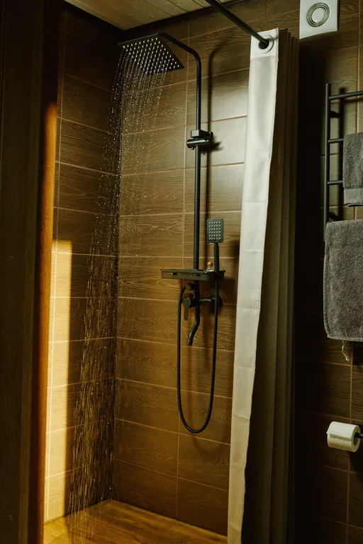 Уютный домик на берегу озера