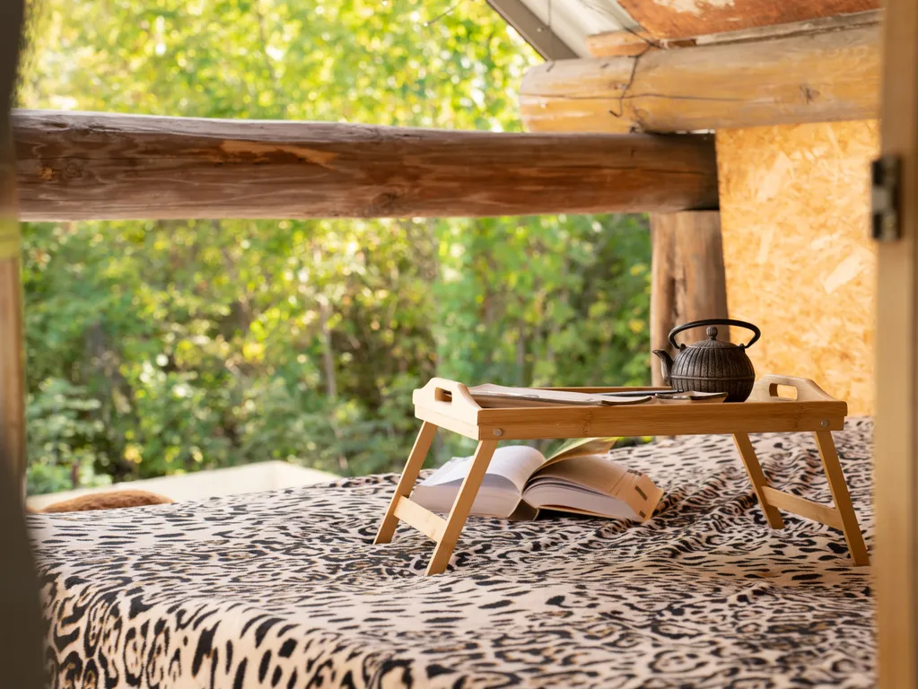 Двухэтажный срубовый гостевой домик с русской баней на дровах и купель