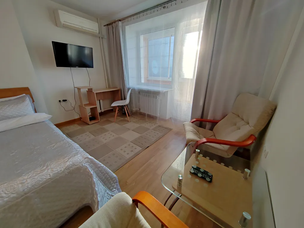 Около музея космонавтики с видом на памятник 600-летию Калуги