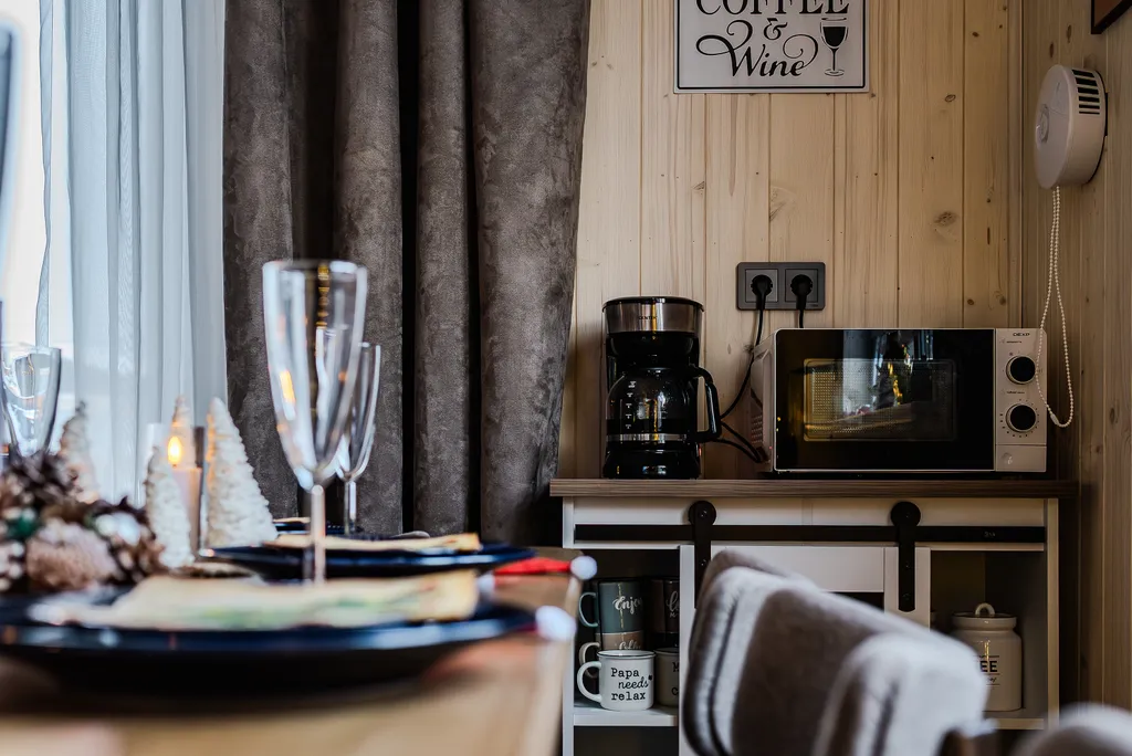 Новый дом с большим столом, кинотеатром, баней