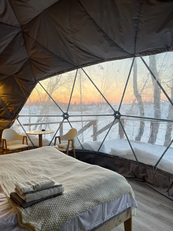 Дом-Сфера на озере