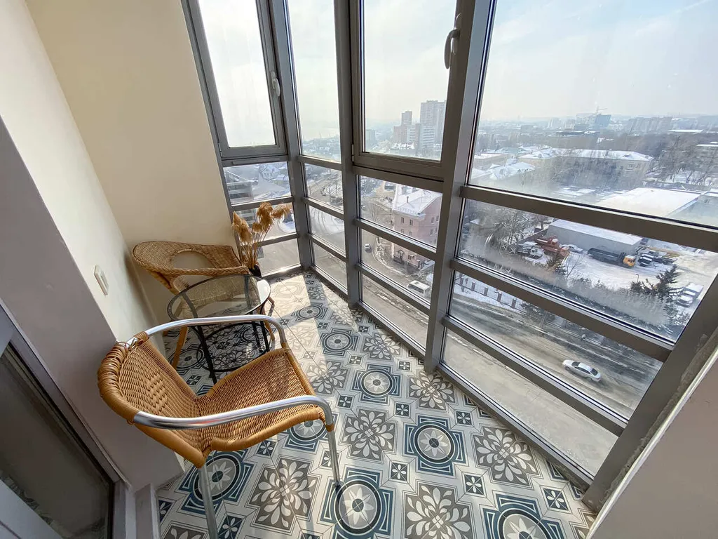 Студия с видом на Волгу