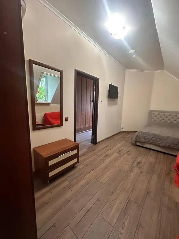 Большой дом с баней, бассейном, мангалом и парковкой