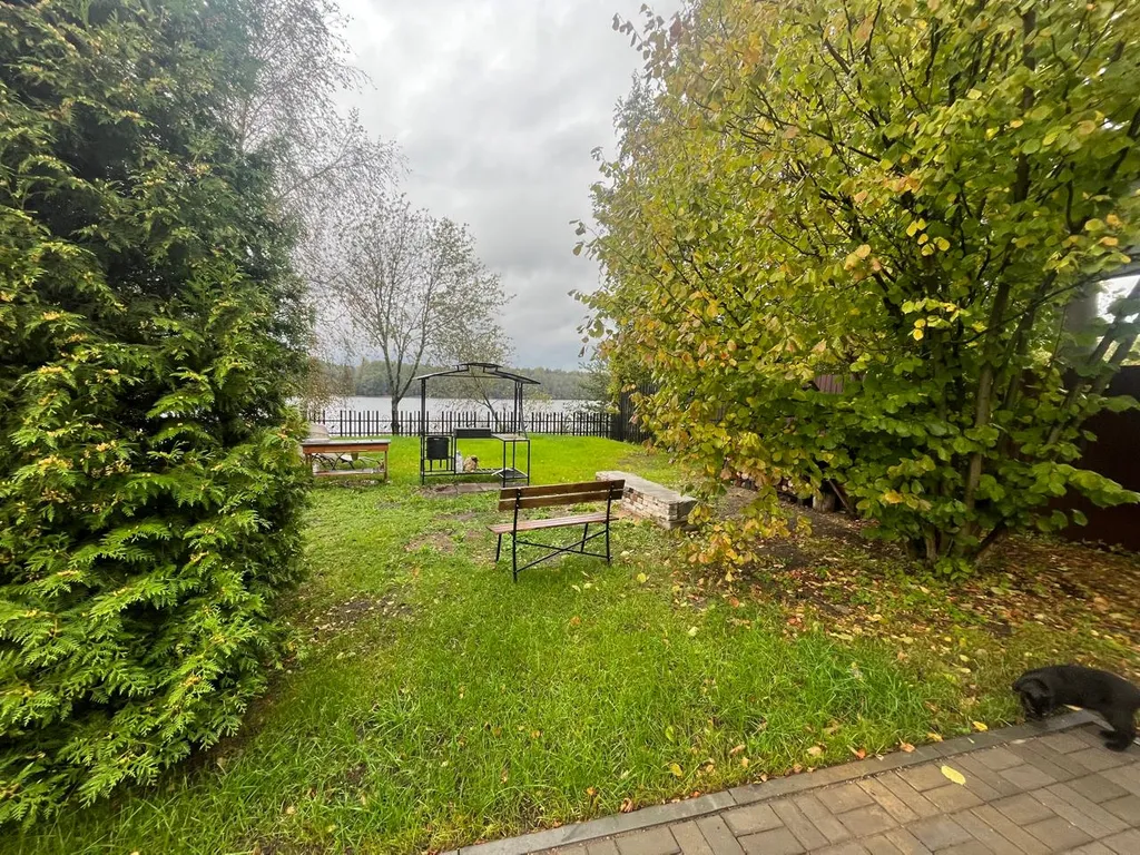 Коттедж на берегу Невы с lounge в гараже