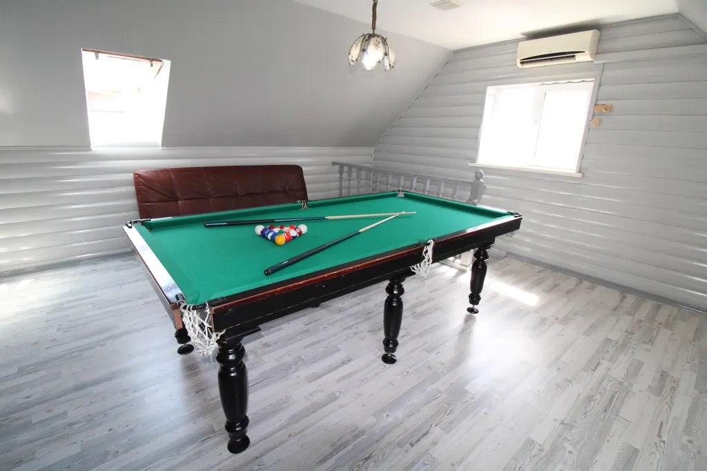 Дом для отдыха с сауной, бассейном, бильярдом