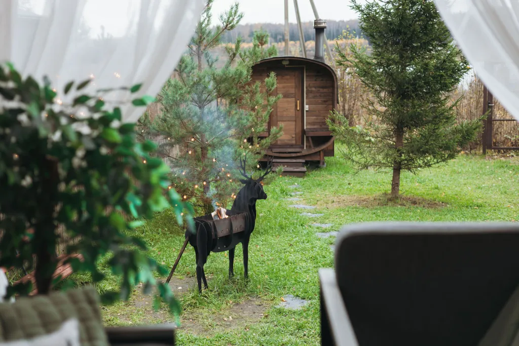 Дом с баней бочкой у воды и леса Green house