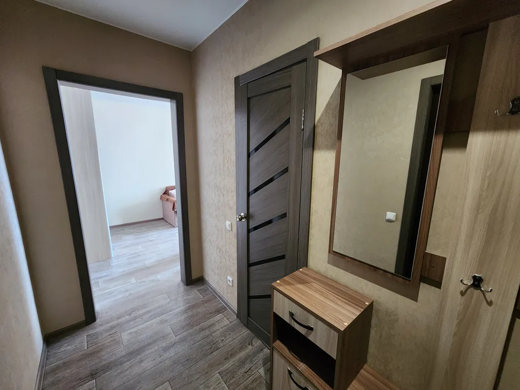 Уютная однокомнатная квартира с видом на озеро рядом с вокзалом