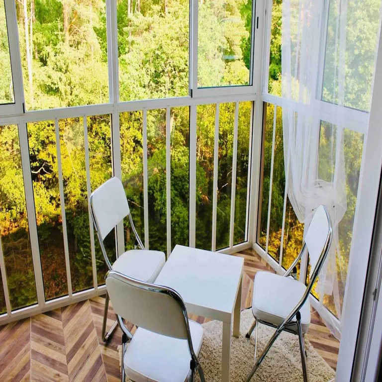 Уютная студия с видом на лес