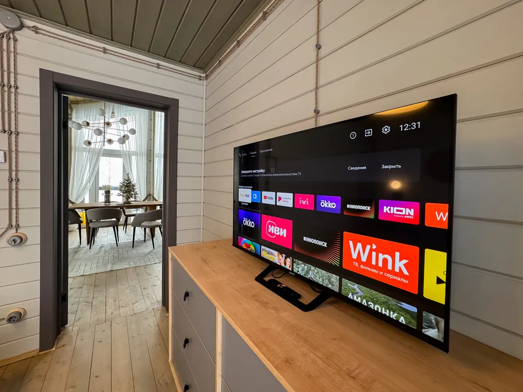 Большой дом на озере с сауной