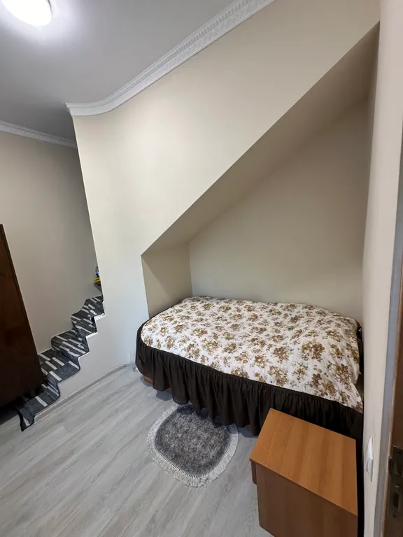 Большой уютный дом со своим садом