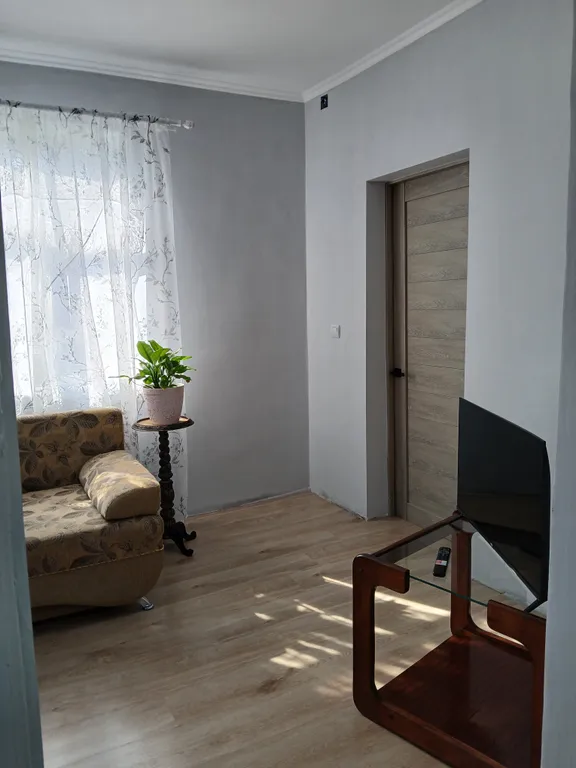 Дoмик с зеленым садом