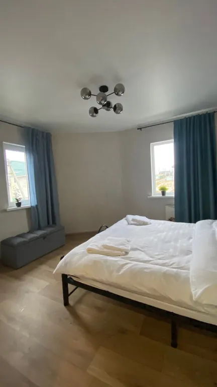 Загородный дом с 5 комнатами, зоной барбекю и баней