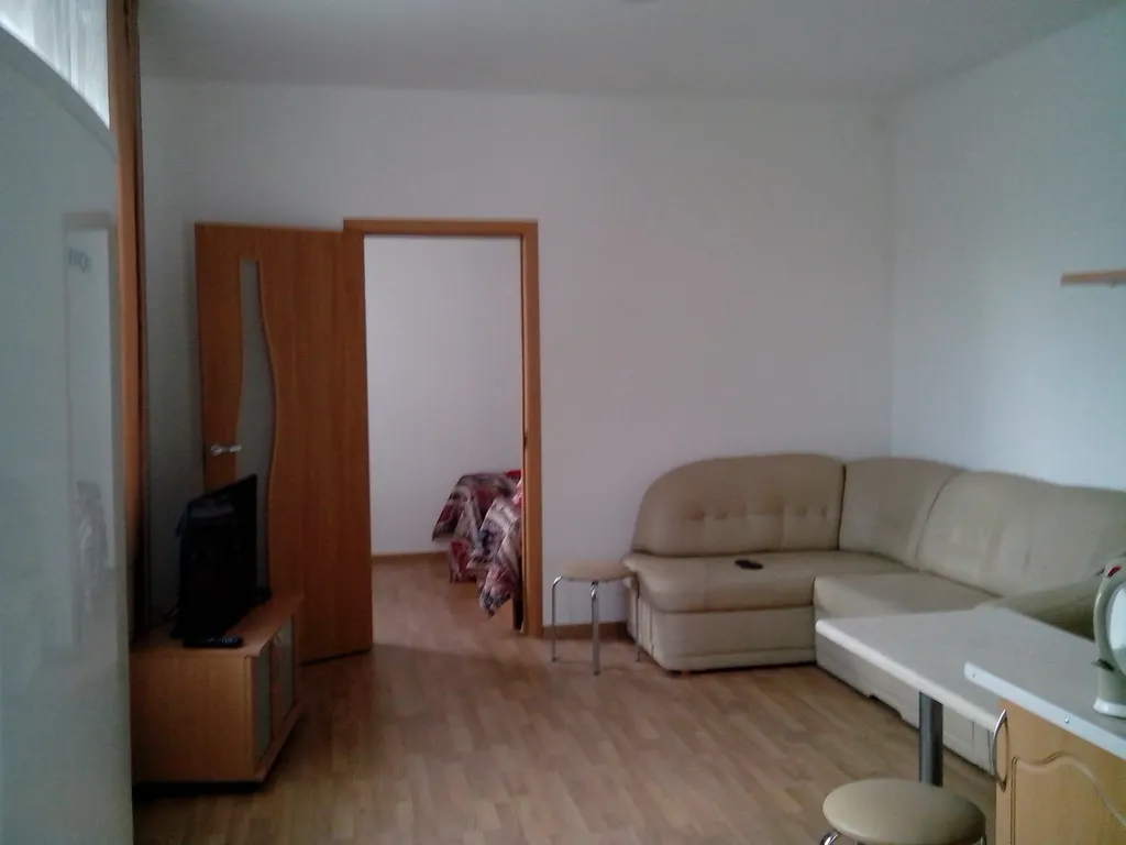 Квартира Квартира 2-х кв. в коттедже, закрытая парковка, центральная часть города — Калининград