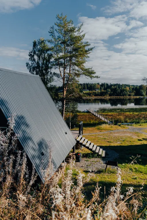 Дом с видом на озеро рядом с Ладожскими шхерами