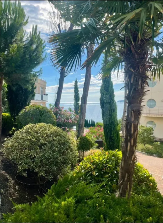 Апартамент с собственным пляжем