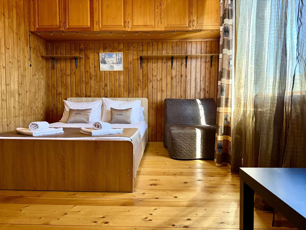 Двухуровневый с кухней пятиместный