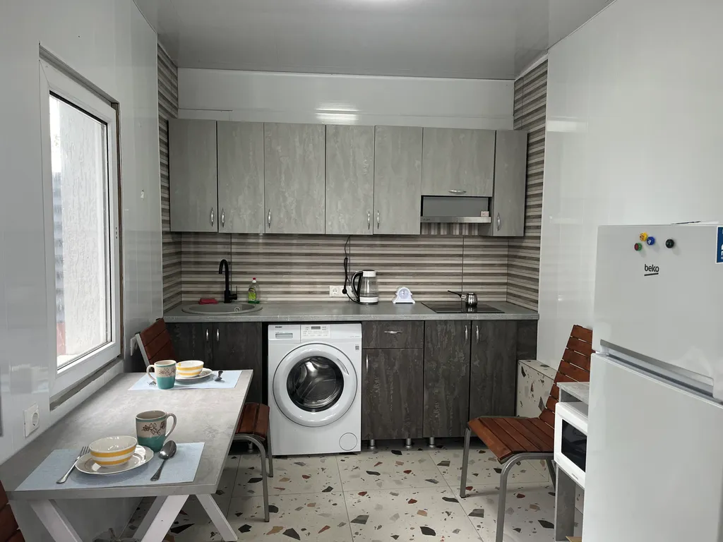 Уютные комнаты в современном хайтеке