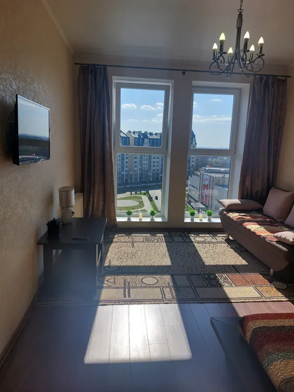 Уютная квартира с панорамными окнами в пол и красивым видом на парк