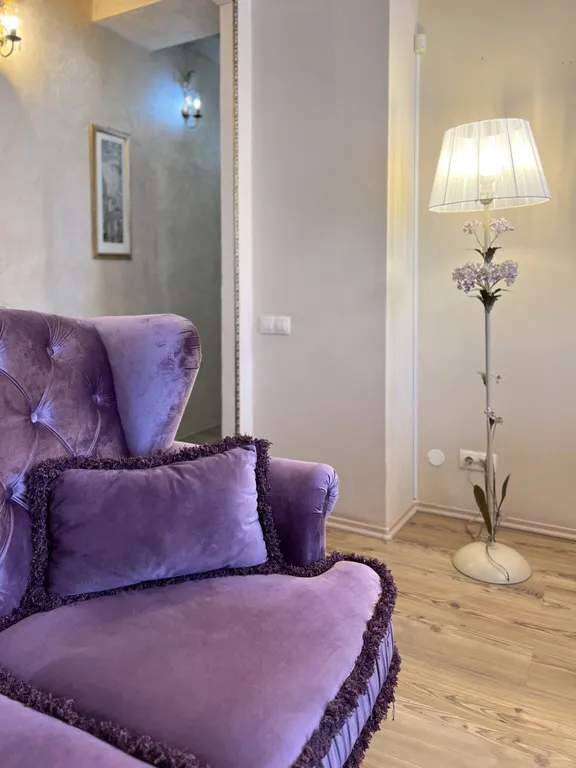 Красивая большая двухкомнатная квартира в микрорайоне Красный Камень