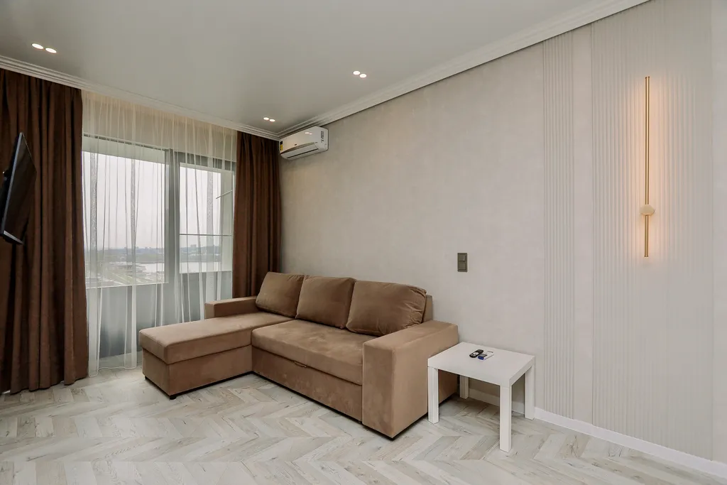 Апартаменты с видом на пруд и историческую часть города