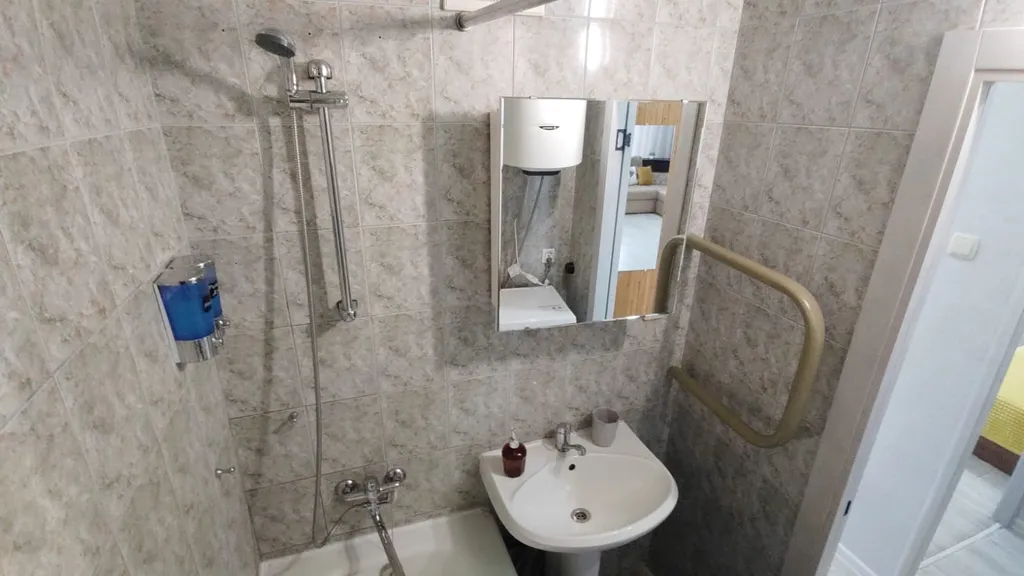 Однокомнатная квартира с балконом и лифтом у ТРЦ Плазма