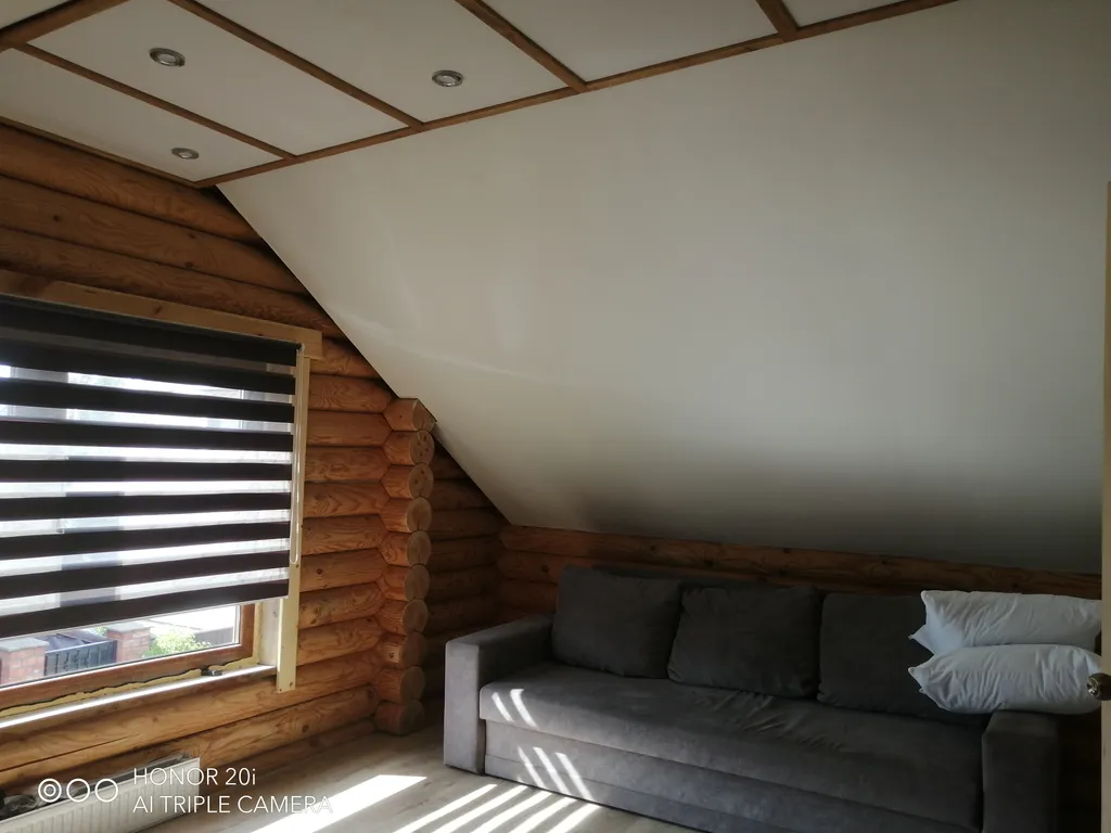 Дом из дерева у моря