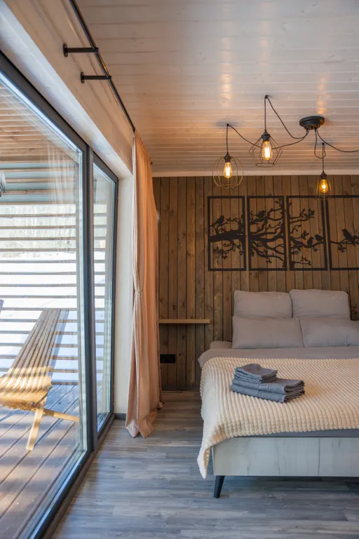 Коттедж Домик в лесу у реки с панорамным остеклением — Сиверский