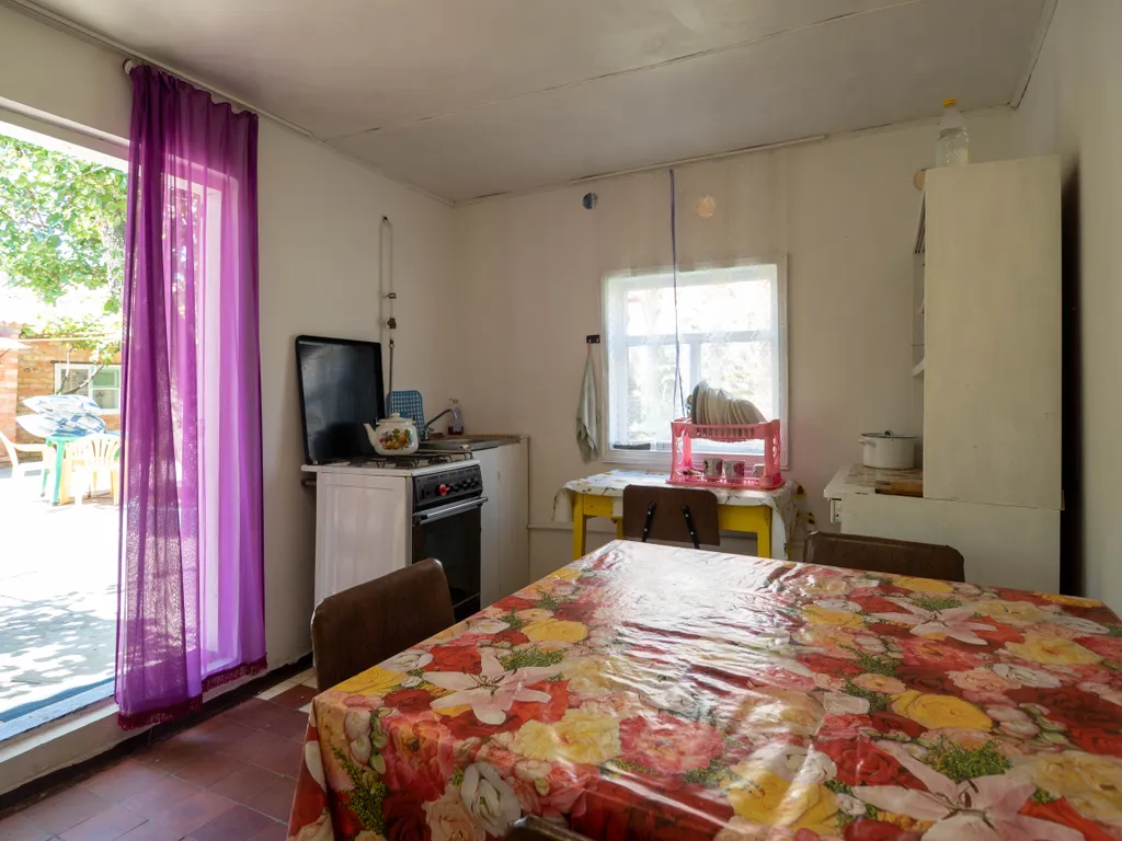 Уютная комната в тени винограда