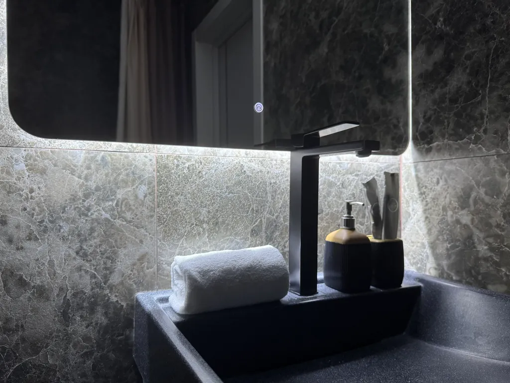 Квартира Квартира Просторная евродвушка с двумя Smart-TV в Прованс — Новосибирск