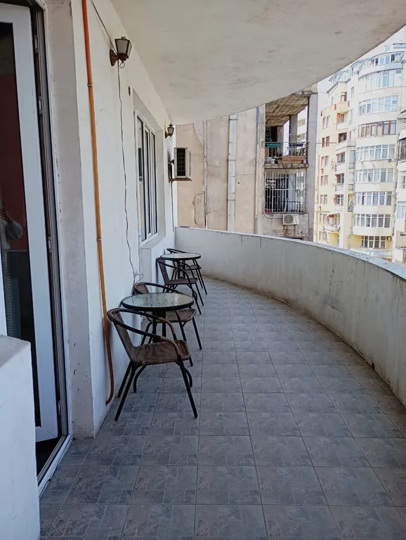 Большая и просторная квартира с двумя балконами в центре