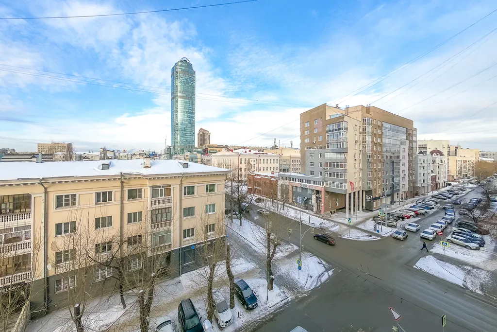 Квартира Квартира Небольшая студия в Центре с панорамным остеклением и видом на город — Екатеринбург