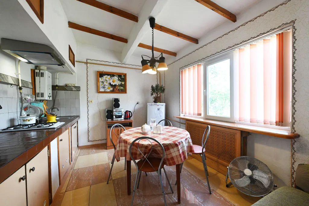 Этаж в коттедже с огромным балконом, 2 спальнями, гостиной и кухней