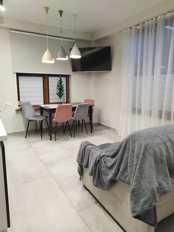 Квартира с отдельной спальней в центре