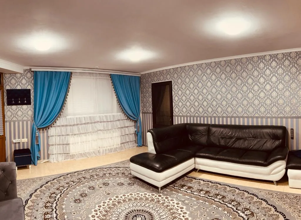 Квартира Трёхкомнатная квартира с красивым ремонтом с отдельным входом в центре — Анапа