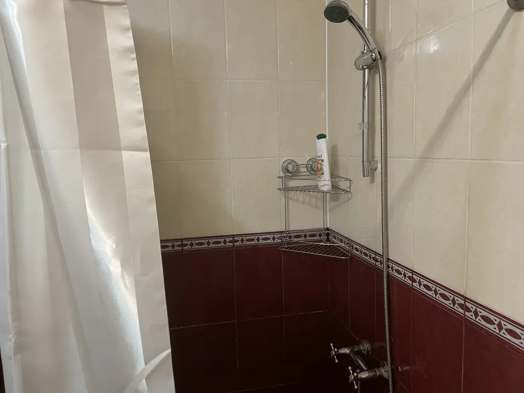 Идеально для большой компании: 105 м², высокие потолки и 360м до пляжа