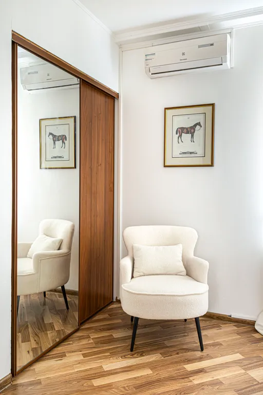 Стильная квартира с тремя спальнями и 2 санузлами у Спаса на Крови