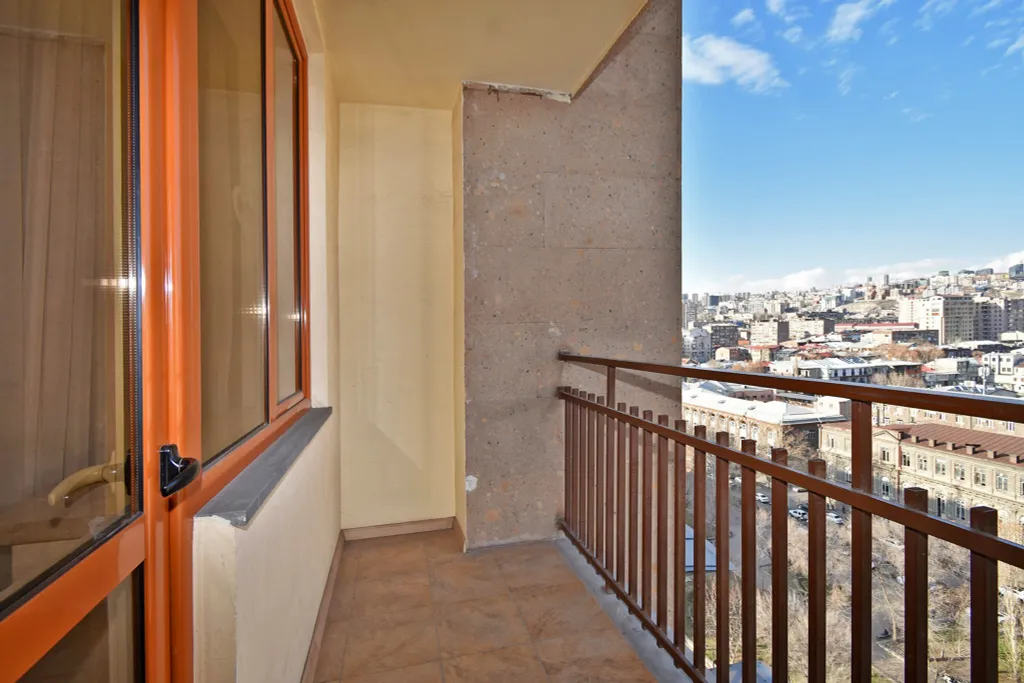 Apartment on Pavstos