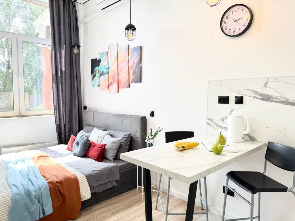 Студия с дизайнерским ремонтом