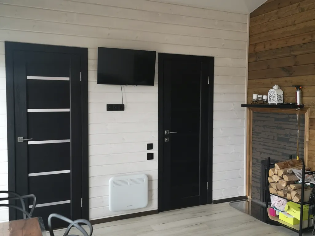 Уютный дом с баней и бассейном на берегу реки Волхов