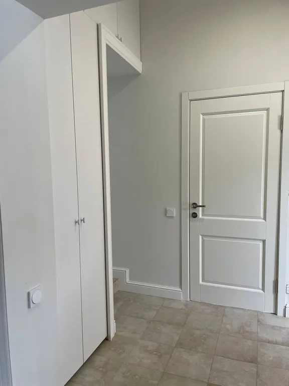 Дом с бассейном у леса