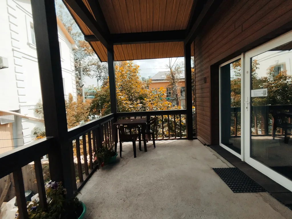 Четырёхместный стандарт с  широкими кроватями на двух уровнях