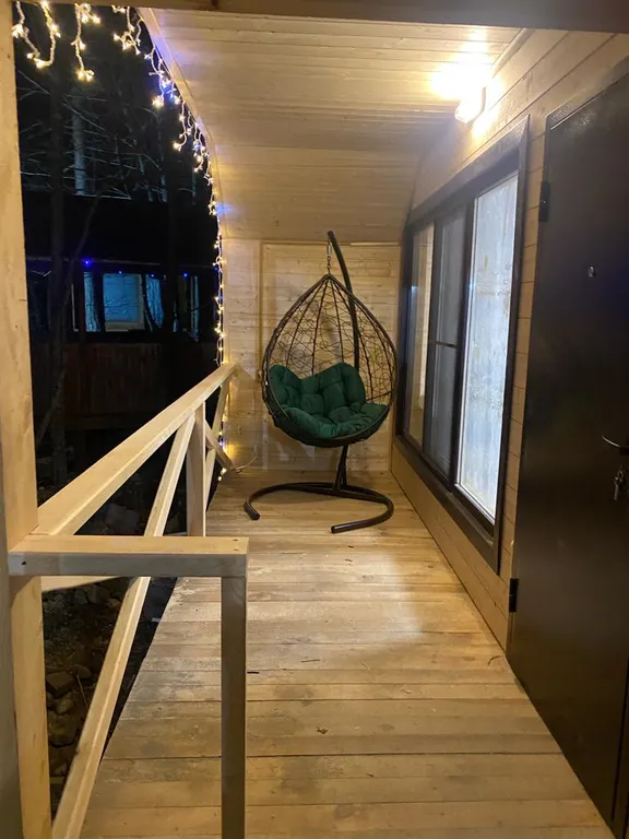 Уютный деревянный дом с великолепным видом на лес и горы