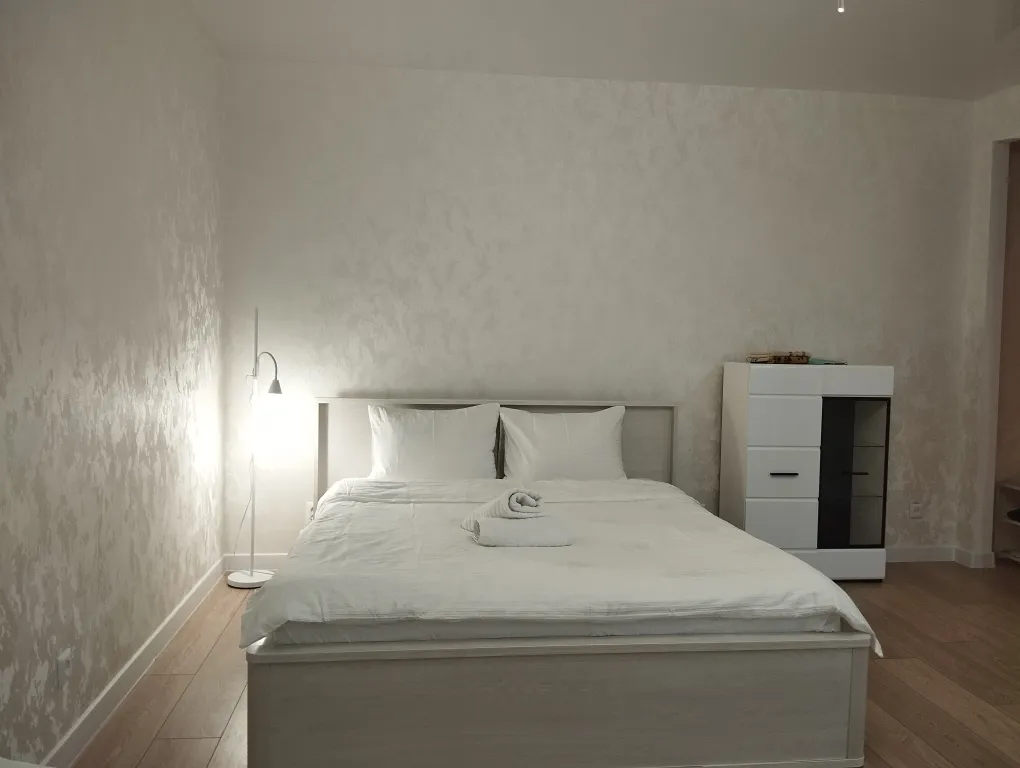 Очень светлая красивая новая квартира в самом центре у площади Победы