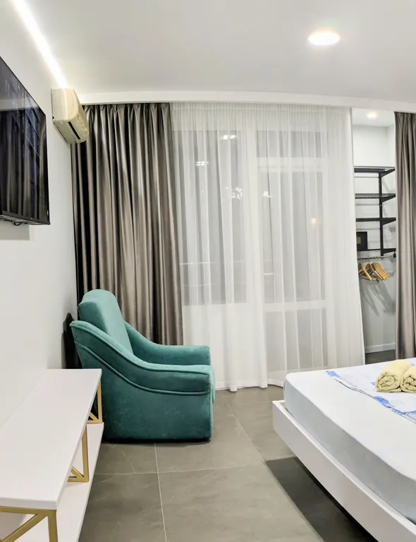 Современный семейный номер с видом на море